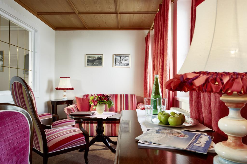 Zürs Hotel Hirlanda מראה חיצוני תמונה