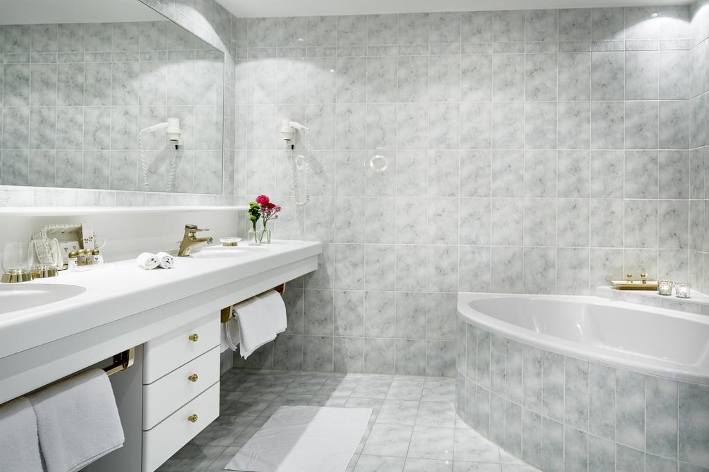 Zürs Hotel Hirlanda מראה חיצוני תמונה
