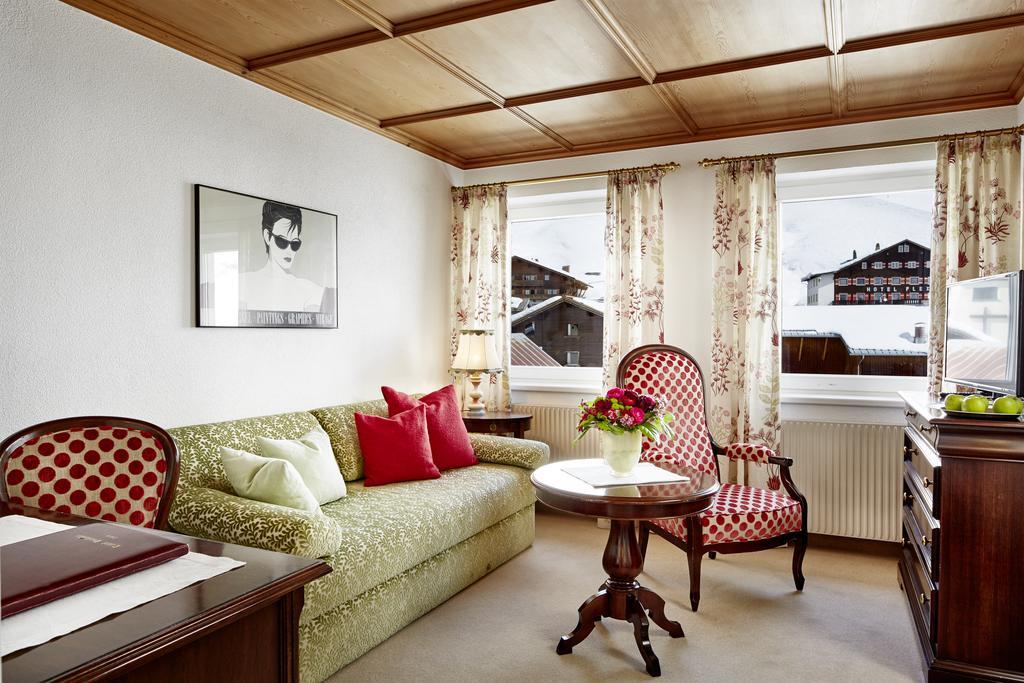 Zürs Hotel Hirlanda מראה חיצוני תמונה