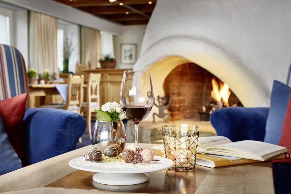 Zürs Hotel Hirlanda מראה חיצוני תמונה