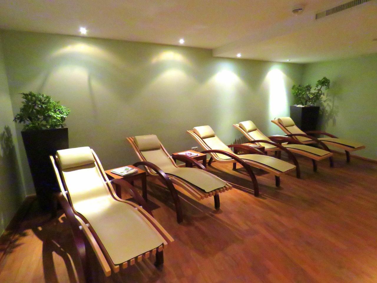 Zürs Hotel Hirlanda מראה חיצוני תמונה